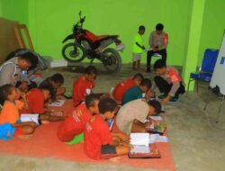 Program Si-IPAR Operasi Rasaka Cartenz 2025: Polri Hadir Mengajar Anak-anak Papua di kab. Yalimo