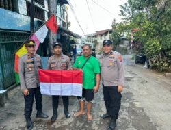 Tingkatkan Nasionalisme, Polsek KPL Jayapura Bagikan Bendera Merah Putih Jelang HUT RI ke-80