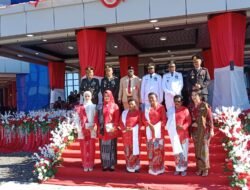 Kapolres Manokwari Selatan Menghadiri Upacara Penaikan Dan Penurunan Bendera HUT Proklamasi Republik Indonesia Ke-80