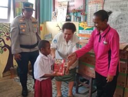 Kepedulian Kapolda Papua, Ratusan Murid SD Inpres Kasonaweja Terima Bantuan Susu