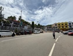 Polwan Ditlantas Polda Papua Laksanakan Program “Polantas Menyapa” Melalui Patroli PINANG BIRU