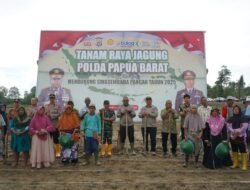 Polda Papua Barat Gelar Penanaman Jagung di Lahan Kelompok Tani Margo Mulyo