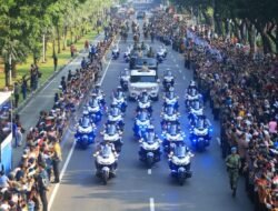 Rakyat Padati Jalan Kebesaran, Iringi Presiden Prabowo Menuju Upacara HUT ke-80 TNI