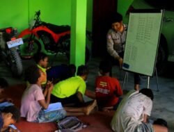 Satgas Si-Ipar Rasaka Cartenz Polres Yalimo Ajar Anak-Anak Membaca dan Menulis di Pedalaman Papua Pegunungan