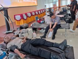 Dalam semangat hari jadi ke-74, humas polri ajak personel polresta jayapura kota tebar kepedulian lewat donor darah