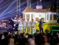 Ribuan Warga Tumpah Ruah Sambut Sumirat Bandung Citylight Carnival