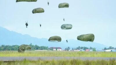 Bersama Tuhan Menyerbu Dari Langit: Ratusan Prajurit TNI Terjun di Morowali