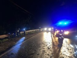 Aksi Cepat Personel Polda Papua Atasi Gangguan Akibat Angin Kencang