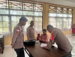 Program Si-IPAR Operasi Rasaka Cartenz 2025 Polres Pegunungan Bintang Hadir Mengajar Berhitung Cepat Anak-anak