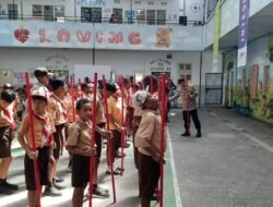 Peduli Dunia Pendidikan, Bhabinkamtibmas Kelurahan Waena Sambangi Siswa SD Papua Kasih