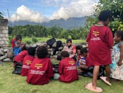 Subsatgas Si-Ipar Polres Jayapura Gelar Pembelajaran dan Pendampingan Sosial bagi Anak-anak dan Mama-mama di Doyo Baru