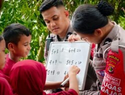 Polisi Jadi Guru Mengajar Baca Tulis dan Menghidupkan Mimpi Anak anak di Jayapura