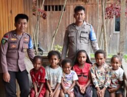 Subsatsgas Keladi Sagu ORC 2025 Polres Pegunungan Bintang Beri Vitamin untuk Anak-anak Oksibil