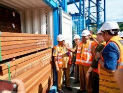 Gubernur Fakhiri Lepas Ekspor Kayu ke China: Papua Naik Kelas dalam Industri Olahan