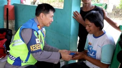 Wujud Kepedulian Polri, Polresta Cilacap Salurkan Bantuan untuk Warga Terdampak Banjir di Wanareja