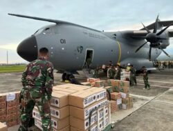 Mendarat di Lanud SIM, Pesawat Airbus A-400 TNI AU bawa 24 Ton Bantuan Korban Banjir Aceh