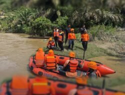 Brimob Polda Aceh Kompi 2 Batalyon C Pelopor Subulussalam Lakukan Pencarian Warga yang Hanyut di Sungai Lae Kombih