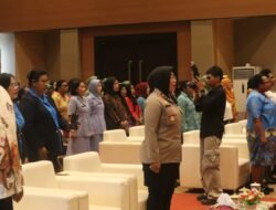 Polres Merauke Hadiri Talk Show dan Fashion Show dalam Rangka Hari Ibu ke-97 Tahun 2025
