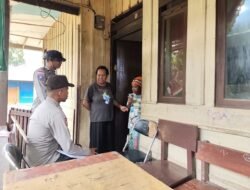 Sat Binmas Polres Tolikara Sapa Warga Karubaga Melalui DDS Jelang Natal