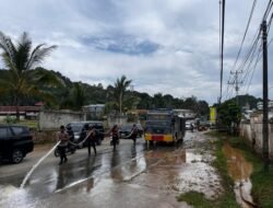 Ditsamapta Polda Papua Sigap Tangani Longsor dan Lumpur Saat Patroli Tombak 5.0