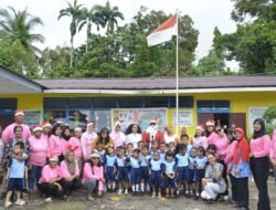 Bhayangkari dan SPPG Polda Papua Tebar Sukacita Natal Lewat Pembagian MBG dan Bingkisan di Jayapura