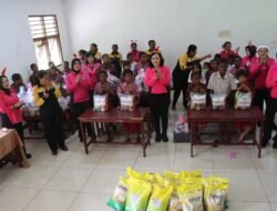 Polres dan Bhayangkari Sarmi Hadirkan Sukacita Natal Bagi Siswa SDN Wapoania