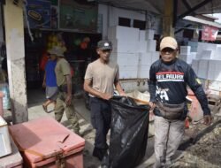 Sinergitas TNI-Polri Gelar Karya Bakti Pembersihan Pasar Hamadi dalam Rangka Hari Juang TNI AD ke-80
