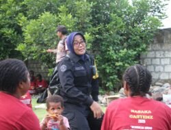 Kasatgas Humas Ops Rasaka Cartenz 2025 Kunjungi Kegiatan Pembelajaran Subsatgas Si-Ipar Polres Jayapura di Kampung Doyo Baru