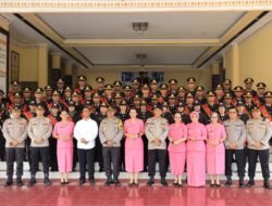 Wisuda Purnabakti 2025, Polda Papua Beri Penghormatan Terakhir Lewat Tradisi Pedang Pora