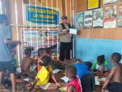 Bhabinkamtibmas Polresta Jayapura Kota Laksanakan Pengamanan Pembangunan Infrastruktur dan Edukasi Literasi di Kampung Tobati–Enggros