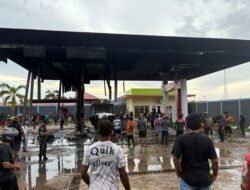 Respons Cepat Polres Merauke, Satuan Samapta Kerahkan Mobil Water Canon Padamkan Kebakaran SPBU Jalan Nowari