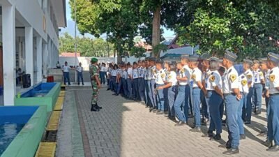 Jadi Irup di Sekolah, Babinsa Koramil 01/Bitung Sosialisasikan Rekrutmen TNI AD
