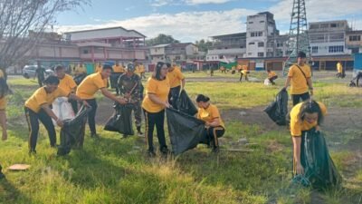Wujud Nyata Gerakan Indonesia Asri, Kodim 1310 dan Polres serta Masyarakat Bitung, gelar Karya Bakti Bersihkan Area Pasar