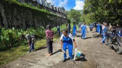 Sat Binmas Polres Tolikara dan Pelajar SMA YPPGI Gelar Kerja Bakti Dukung Gerakan Indonesia ASRI
