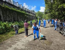 Sat Binmas Polres Tolikara dan Pelajar SMA YPPGI Gelar Kerja Bakti Dukung Gerakan Indonesia ASRI