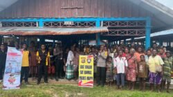 Ciptakan Kamtibmas Kondusif, Sat Binmas Polres Mappi Edukasi Pengunjung Pasar Baru Kepi