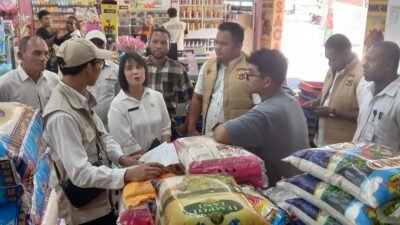 Satreskrim Polres Jayapura Dampingi Bapanas Pusat Pantau Harga Sembako di Kabupaten Jayapura