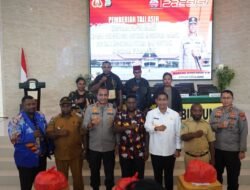 Kunjungan Kerja Kapolda Papua Barat Sekaligus Berikan Tali Asih Kepada Pengungsi Distrik Moskona