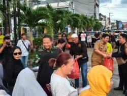 Tumbuhkan Semangat Berbagi, Dandim 1310/Bitung dan Wakil Walikota Bitung Turut Bagi-Bagi Takjil Bersama Komisi III DPR RI MDT