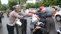 Berbagi Berkah Ramadan, Wakapolda Papua Bersama Ditlantas Bagikan 250 Takjil Gratis untuk Pengguna Jalan