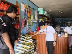 Satgas Saber Polres Mamberamo Tengah Cek Harga Bahan Pokok di Pasar Kobakma