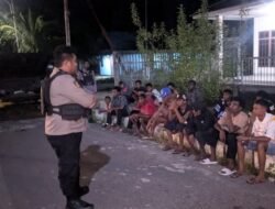 Cegah Perang Sarung, Patroli Hiu Paus Sat Samapta Polres Kaimana beri imbauan kepada para remaja