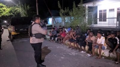 Cegah Perang Sarung, Patroli Hiu Paus Sat Samapta Polres Kaimana beri imbauan kepada para remaja