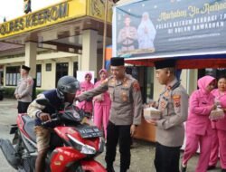 Ramadhan Penuh Kebersamaan, Polres Keerom dan Bhayangkari Hadir Berbagi untuk Sesama