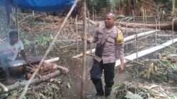 Bhabinkamtibmas Distrik Rumberpon Laksanakan Sambang dan Himbauan Kamtibmas di Kampung Yembekiri II