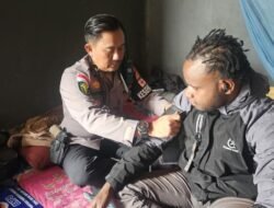 Personel Satgas Keladi Sagu Ops Rasaka Cartenz 2026 Berikan Pelayanan Kesehatan kepada Warga di Wamena