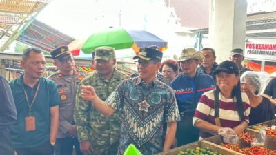Jelang Idul Fitri 1447 H, Dandim 1310/Bitung Bersama Forkopimda Minut Sidak Pasar dan Bagikan Kupon Subsidi Sembako di Pasar Airmadidi