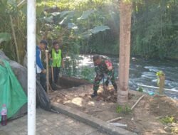 Babinsa Rap Rap Bersama Warga Kejar Target Bangun Jembatan Perintis Garuda