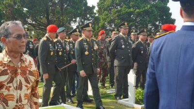 Tangis Haru Iringi Pemakaman Mayor Zulmi, Prajurit Berprestasi TNI