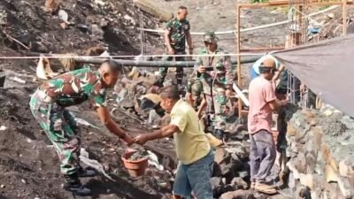 Sinergi TNI, Masyarakat, dan Pekerja, Gotong Royong Bangun Jembatan Beton Atasi Kesulitan Warga Girian Indah